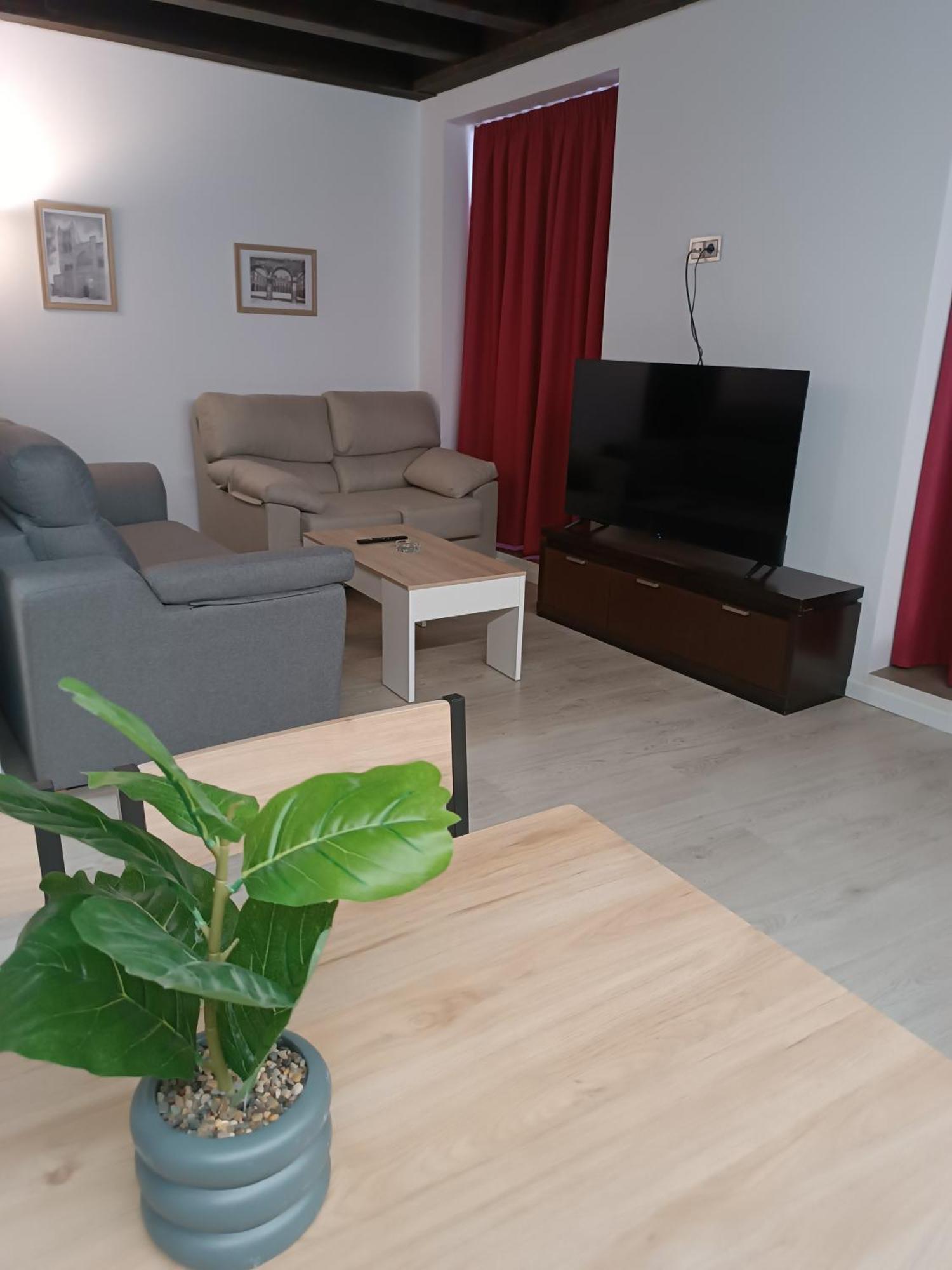 Apartamentos Turisticos Avila Puerta Del Puente 1-3 Dış mekan fotoğraf