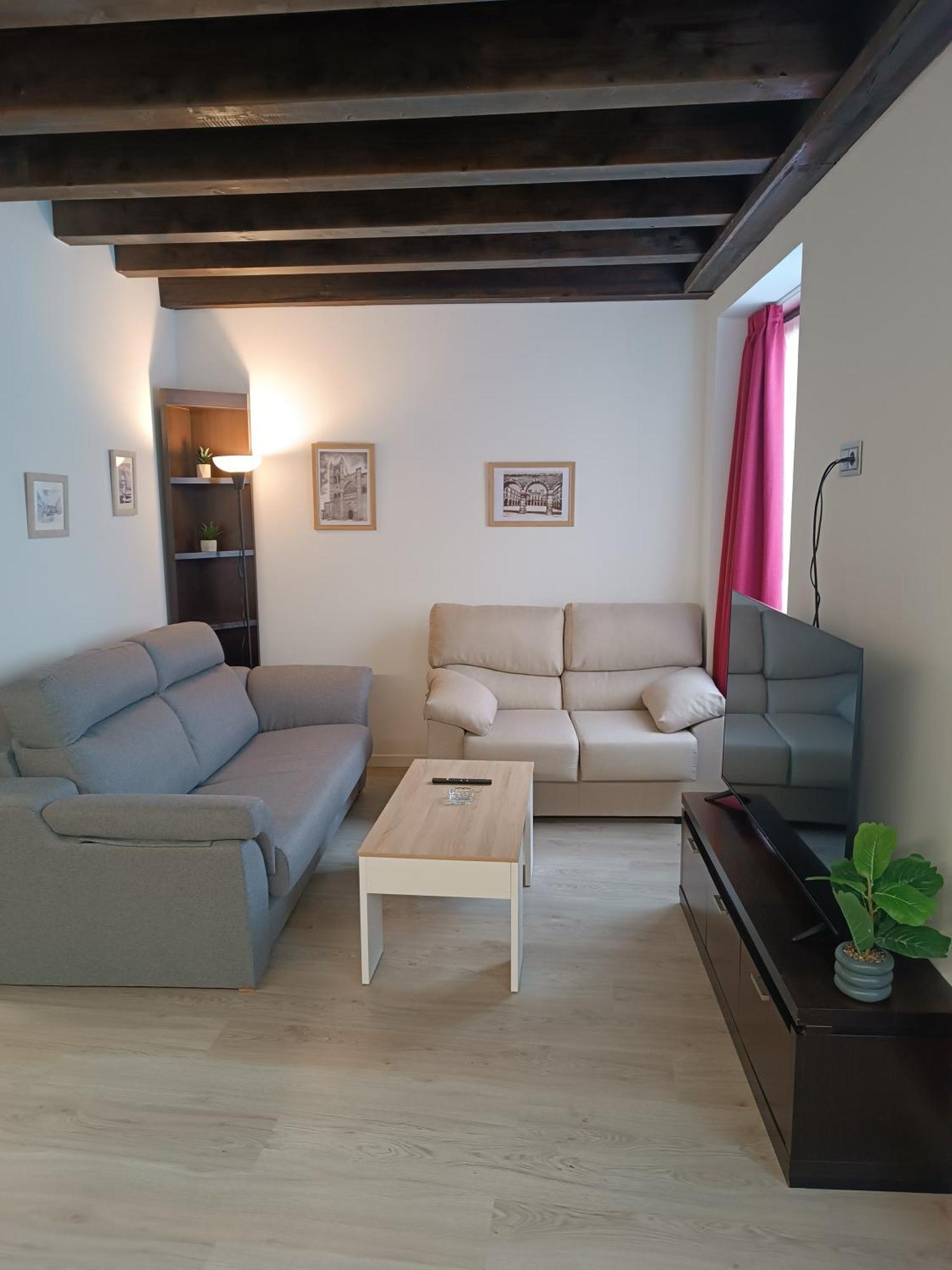 Apartamentos Turisticos Avila Puerta Del Puente 1-3 Dış mekan fotoğraf