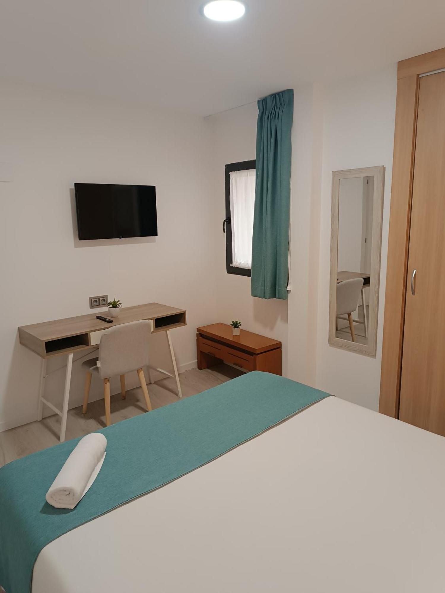 Apartamentos Turisticos Avila Puerta Del Puente 1-3 Dış mekan fotoğraf