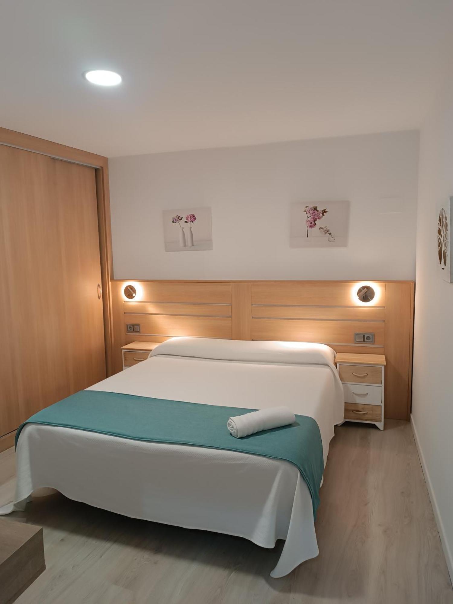 Apartamentos Turisticos Avila Puerta Del Puente 1-3 Dış mekan fotoğraf